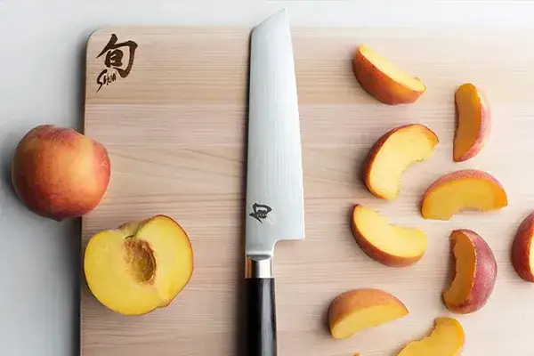 KNife, peaches on hinoki cutting board
